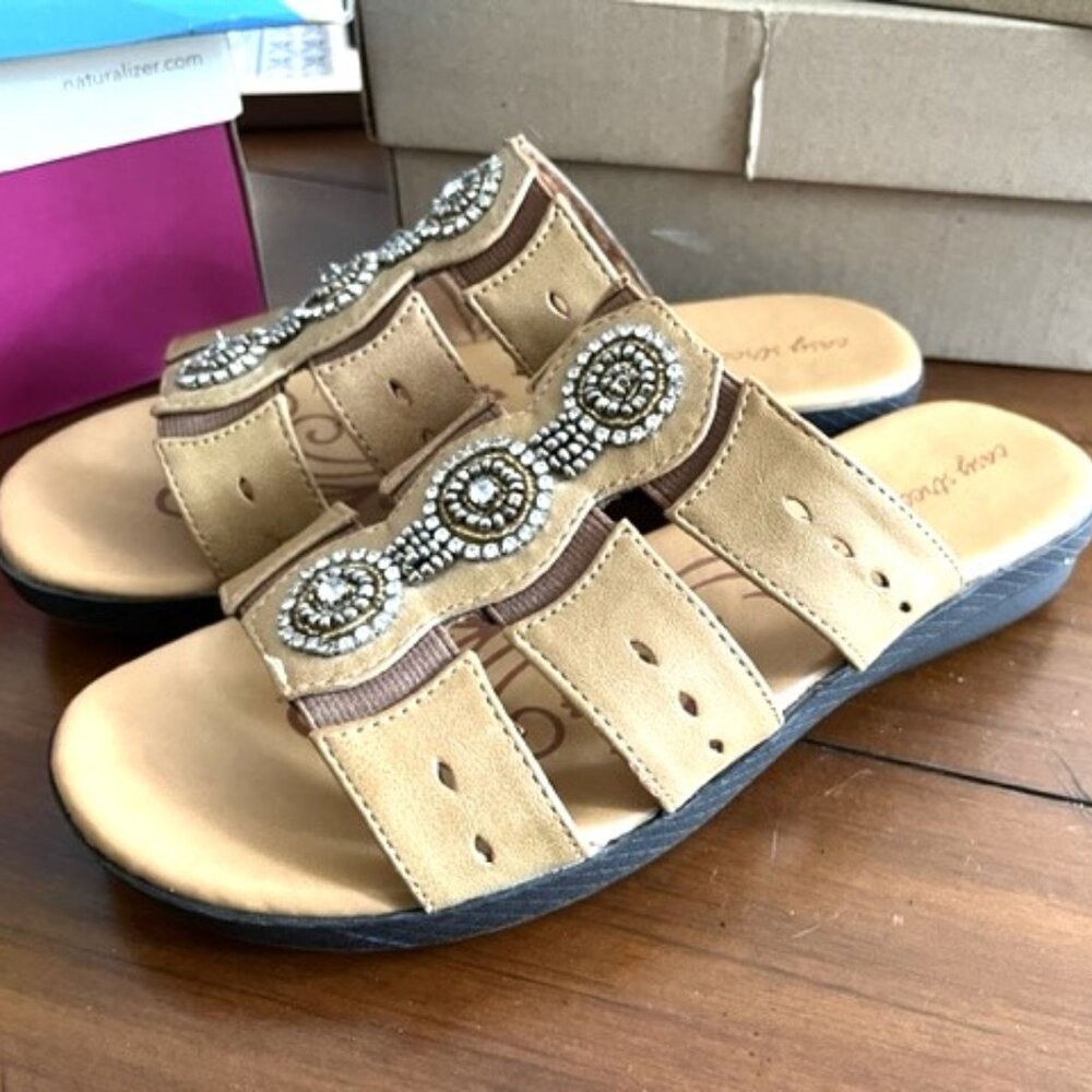 LADIES 8W TAN EASY STREET SLIP ON STRETCH FOR COMFORT SANDALS WITH BLING IN BOX